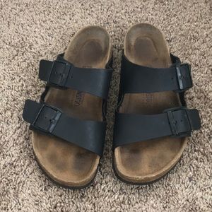 Black Birkenstock’s 39